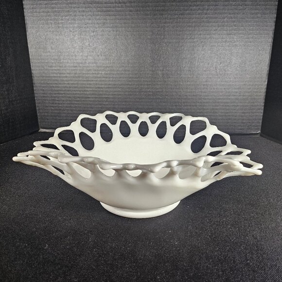 MCM Stunning Westmoreland Doric Open Lace Edge Milk Glass Oval Bowl/Fruit Bowl - Picture 3 of 11